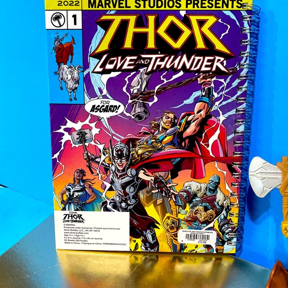 MARVEL STUDIOS THOR LOVE AND THUNDER BUNDLE 2022 MCDONALD’S #5 TOY & NOTEBOOK - Picture 5 of 8